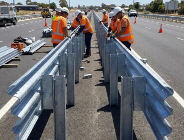 Workers_installing_crash_202604251708