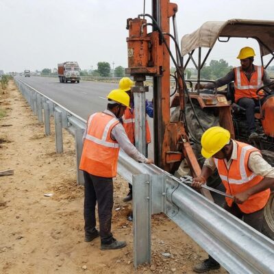Highway_crash_barrier_installati…_202605061525